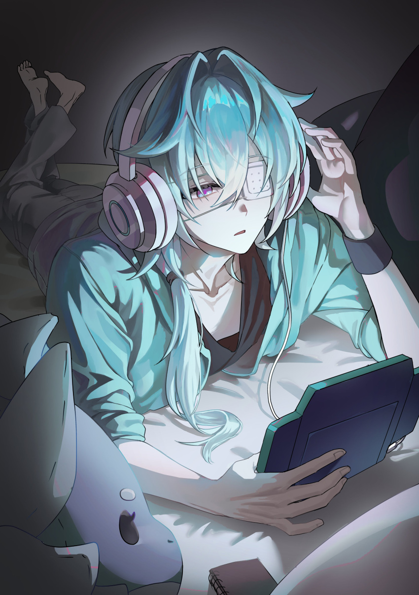 1boy, absurdres, anaxa_(alternate_spacetime)_(honkai:_star_rail), anaxa_(honkai:_star_rail), aqua_hair, aqua_jacket, barefoot, black_shirt, blue_eyes, commentary, dromas_(honkai:_star_rail), eyepatch, feet_up, full_body, hair_between_eyes, hair_intakes, hair_over_shoulder, hand_up, handheld_game_console, headphones, highres, holding, holding_handheld_game_console, honkai:_star_rail, honkai_(series), indoors, jacket, long_hair, looking_at_screen, lying, male_focus, medical_eyepatch, multicolored_eyes, official_alternate_costume, on_bed, on_stomach, one_eye_covered, open_mouth, pants, pink_eyes, ponytail, shirt, solo, stuffed_toy, two-tone_eyes, untranslatable_commentary, unyanyat, wristband