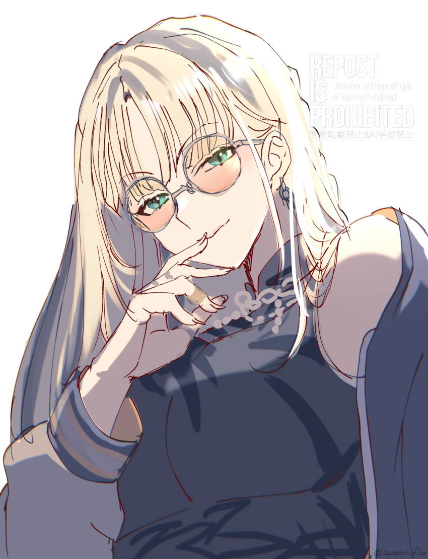 1girl, black_jacket, black_shirt, black_streaks, blonde_hair, closed_mouth, commentary_request, green_eyes