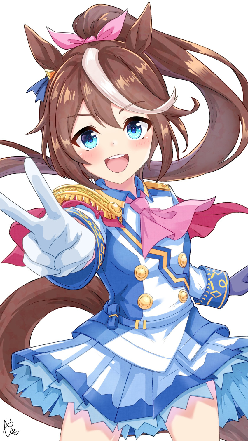 1girl, absurdres, animal_ears, ascot, asymmetrical_gloves, black_gloves, blue_eyes, blush, breasts, brown_hair, buttons, cape, commentary_request, double-breasted, epaulettes, gloves, hair_between_eyes, highres, horse_ears, horse_girl, horse_tail, jacket, long_hair, long_sleeves, looking_at_viewer, mismatched_gloves, multicolored_hair, multicolored_jacket, open_mouth, pink_ascot, ponytail, red_cape, simple_background, single_epaulette, single_hair_streak, skirt, small_breasts, smile, solo, streaked_hair, tail, teeth, tokai_teio_(peak_joy)_(umamusume), tokai_teio_(umamusume), two-tone_hair, two-tone_jacket, two-tone_skirt, umamusume, upper_teeth_only, v, white_background, white_gloves, white_hair, white_jacket, white_skirt, white_streaks, yashimo_1875