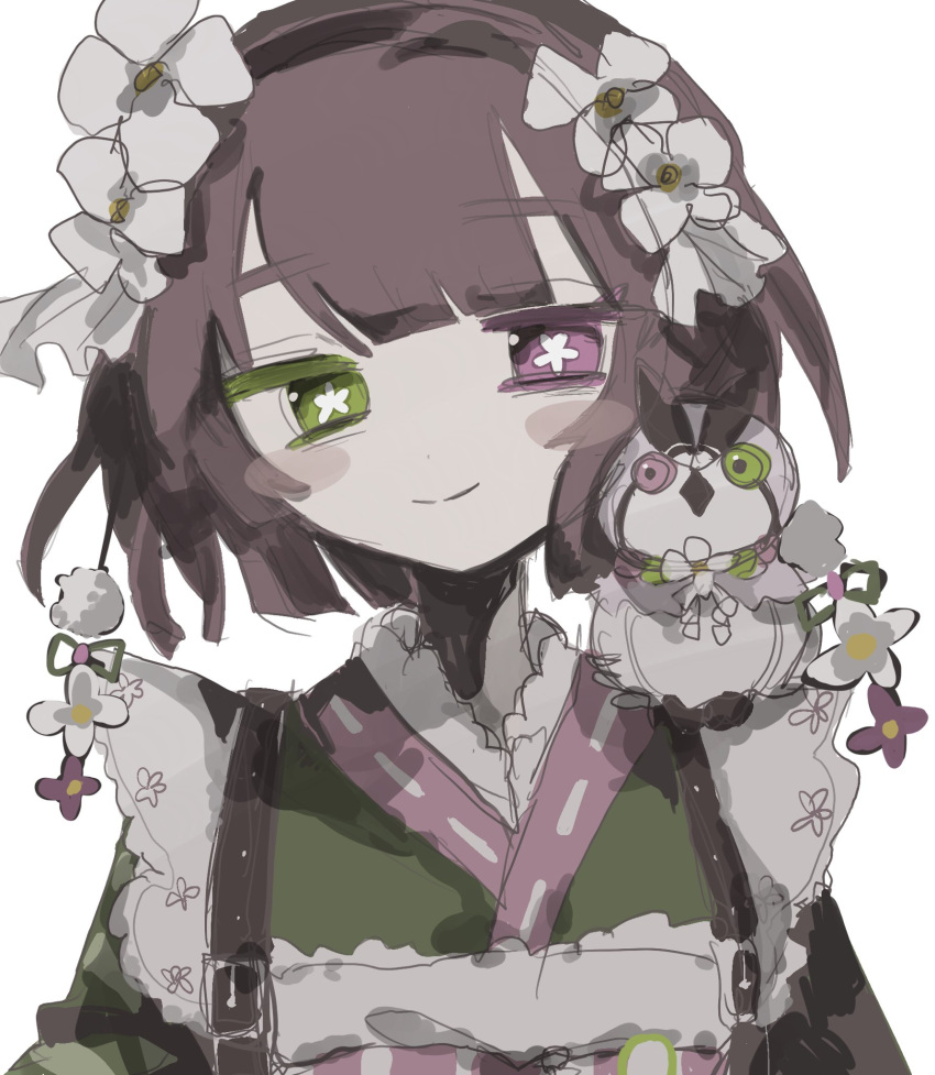 1girl, aaa6n6, animal_on_shoulder, apron, awawa_yumemi, belt, bird, bird_on_shoulder, blush_stickers, brown_hair, closed_mouth, commentary_request, flower, flower-shaped_pupils, green_eyes, green_kimono, hair_flower, hair_ornament, half-closed_eyes, heterochromia, highres, japanese_clothes, kimono, looking_at_viewer, mahou_shoujo_no_inshuu_mura, maid, owl, pink_eyes, short_hair, simple_background, smile, solo, symbol-shaped_pupils, upper_body, wa_maid, white_apron, white_flower