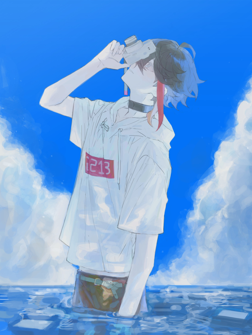 1boy, absurdres, ahoge, aqua_belt, belt, black_choker, black_hair, black_pants, blue_eyes, blue_sky, camera, chinese_commentary, choker, clouds, commentary_request, day, donot-contactme-109, highres, holding, holding_camera, hood, hood_down, hoodie, male_focus, multicolored_hair, nijisanji, outdoors, pants, red_hair, saegusa_akina, short_hair, short_sleeves, sky, solo, streaked_hair, two-tone_hair, virtual_youtuber, wading, white_hoodie