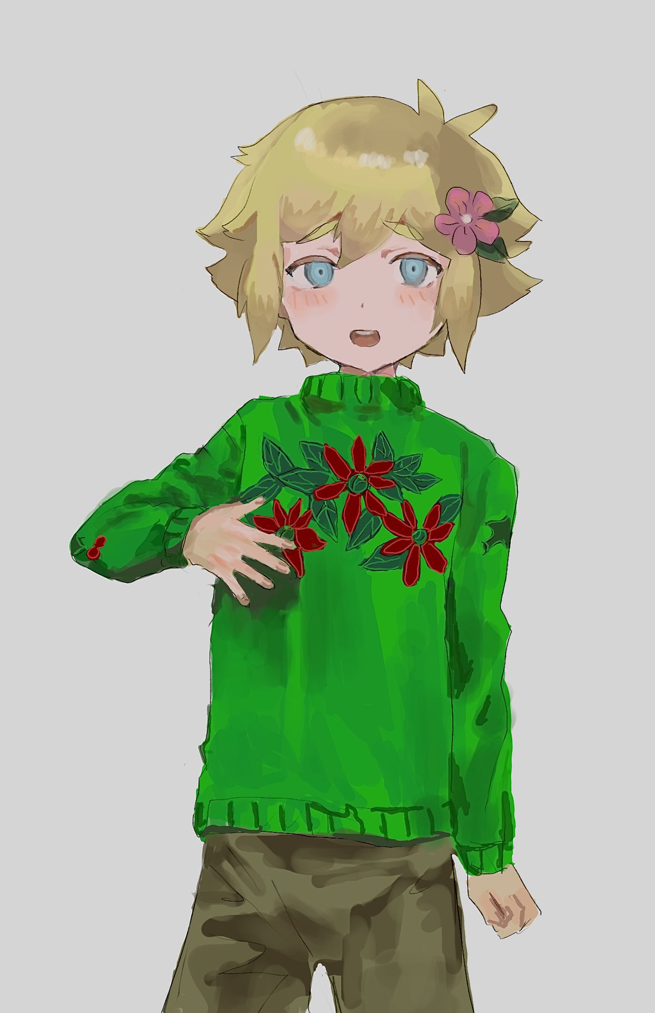 1boy, alternate_costume, antenna_hair, basil_(faraway)_(omori), basil_(omori), blonde_hair, blue_eyes, blush, brown_pants, commentary_request, double-parted_bangs, flower, green_sweater, grey_background, hair_between_eyes, hair_flower, hair_ornament, highres, long_sleeves, looking_at_viewer, male_focus, nofu_no0004, omori, open_mouth, pants, short_hair, sidelocks, simple_background, smile, solo, sweater, teeth, tongue, upper_teeth_only