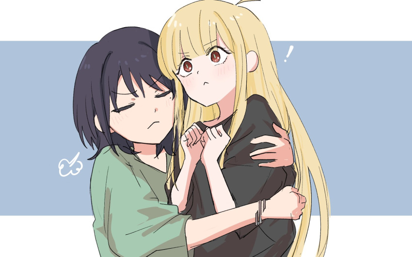 !, 2girls, :<, ahoge, arm_around_another's_back, black_hair, black_shirt, blonde_hair