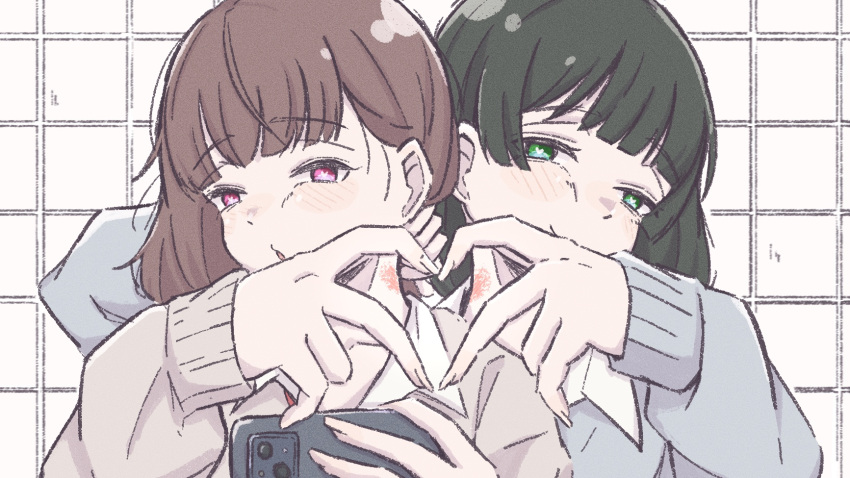 2girls, black_hair, blush, brown_hair, brown_sweater, cellphone, commentary_request, green_eyes