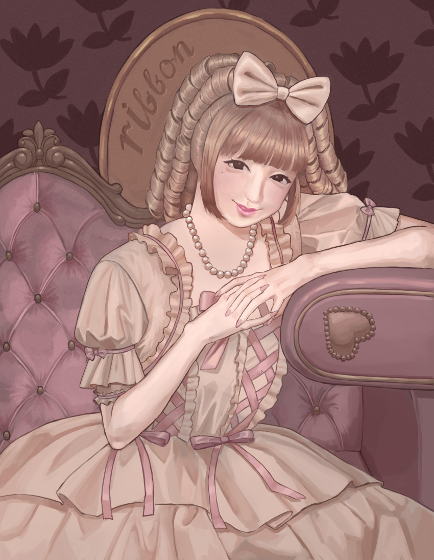 1girl, absurdres, accurate_lolita_coord, aegyo_sal, black_eyes, blonde_hair, blunt_bangs, blunt_ends