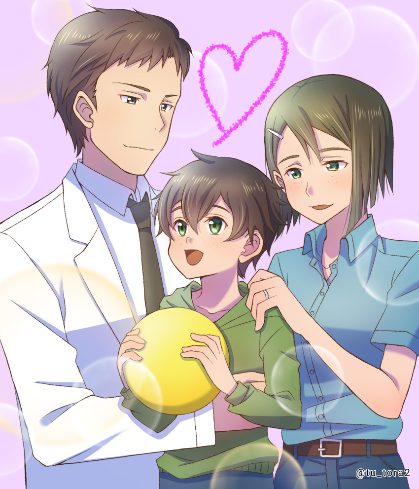 1girl, 2boys, :d, artist_name, bag, belt, black_necktie, blue_shirt, blunt_ends, breasts, brown_belt, brown_eyes, brown_hair, child, closed_mouth, coat, collarbone, commentary_request, double-parted_bangs, family, freckles, green_eyes, green_hoodie, hair_between_eyes, hair_ornament, hairclip, hand_on_another's_shoulder, hands_up, heart, highres, holding, holding_bag, hood, hood_down, hoodie, if_they_mated, jewelry, kayaba_akihiko, koujiro_rinko, light_particles, long_sleeves, looking_at_another, medium_breasts, medium_hair, multiple_boys, necktie, open_mouth, parted_lips, pink_background, ring, shirt, short_hair, short_sleeves, smile, sword_art_online, tongue, tu_tora2, twitter_username, watermark, white_coat, white_shirt, wing_collar