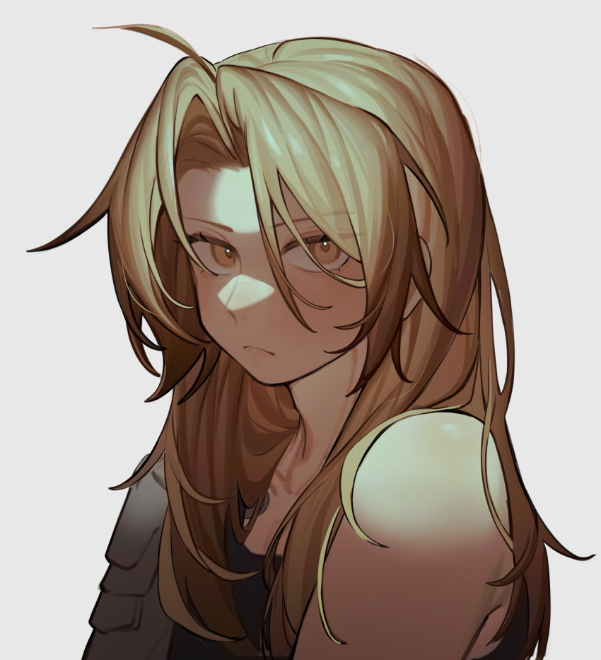 1boy, ahoge, automail, bishounen, blonde_hair, closed_mouth, dyga2tu4, edward_elric, eyelashes, fullmetal_alchemist, grey_background, hair_between_eyes, highres, long_hair, looking_at_viewer, male_focus, orange_eyes, prosthesis, prosthetic_arm, simple_background, sleeveless, solo, upper_body