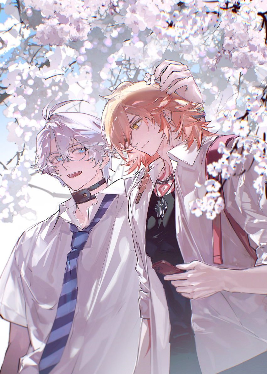 2boys, alternate_costume, antenna_hair, black_choker, black_shirt, blonde_hair, blue_eyes, blue_necktie