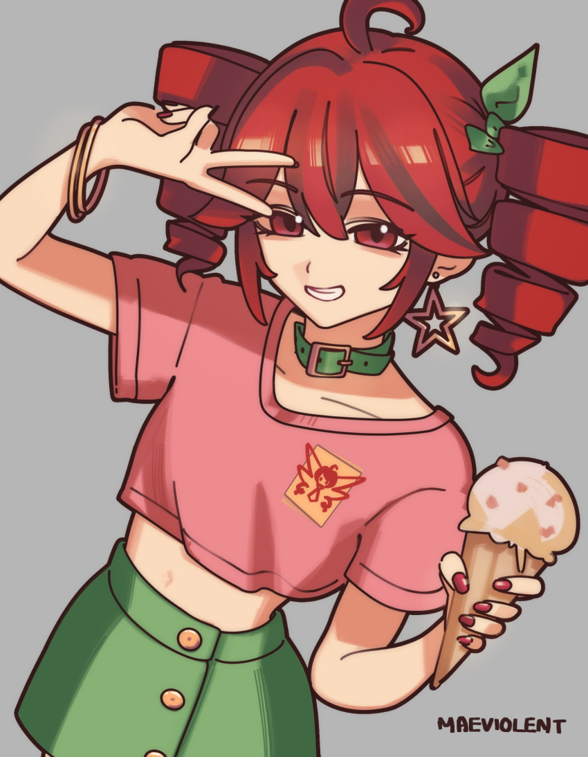 1girl, ahoge, artist_name, belt_collar, bow, choker, collar, collarbone, commentary, crop_top, drill_hair, earrings, fingernails, food, green_bow, green_choker, green_skirt, grey_background, grin, hair_bow, highres, holding, holding_ice_cream_cone, hoop_bracelet, ice_cream, ice_cream_cone, jewelry, kasane_teto, looking_at_viewer, maeviolent, midriff, nail_polish, navel, pink_shirt, red_eyes, red_hair, red_nails, shirt, simple_background, skirt, smile, solo, star_(symbol), star_earrings, twin_drills, utau, v