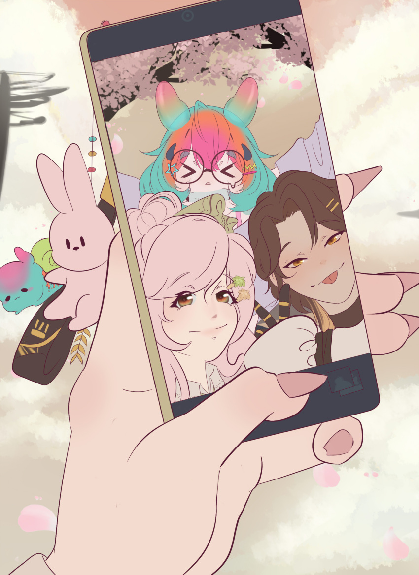 >_<, absurdres, antennae, artist_request, brown_hair, charm_(object), closed_mouth, commentary
