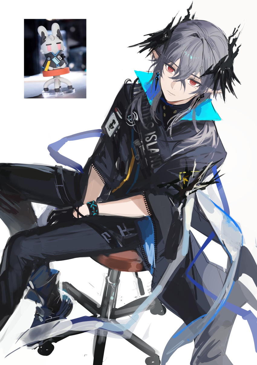 1boy, absurdres, ankle_boots, arknights, black_boots, black_coat, black_gloves, black_pants, boots, choshanland_plushy_(arknights), coat, earrings, empty_eyes, figure-referenced, foot_out_of_frame, fractalmagnolia, from_above, frown, gloves, grey_hair, hair_between_eyes, head_wings, highres, horns, infection_monitor_(arknights), jewelry, logos_(arknights), long_hair, looking_at_viewer, looking_up, male_focus, on_stool, pants, pointy_ears, red_eyes, reference_inset, simple_background, sitting, solo, stool, white_background, wings, zipper