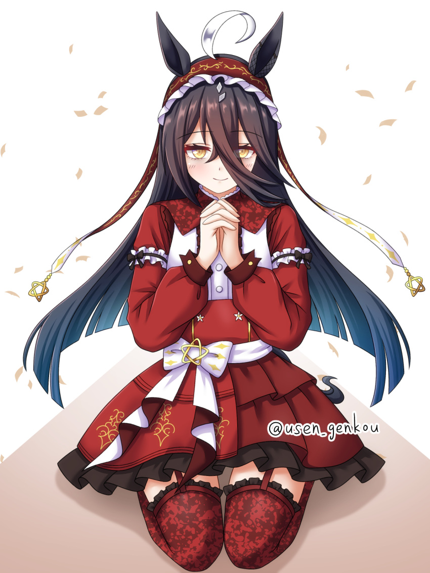 1girl, ahoge, animal_ears, black_hair, blush, brown_headdress, closed_mouth, commentary_request, cosplay, dress, frilled_hairband, frills, garter_straps, hair_between_eyes, hairband, highres, horse_ears, horse_girl, horse_tail, long_bangs, long_hair, long_hair_between_eyes, long_sleeves, looking_at_viewer, manhattan_cafe_(umamusume), multicolored_hair, own_hands_clasped, own_hands_together, red_desire_(racing)_(umamusume), red_desire_(umamusume), red_desire_(umamusume)_(cosplay), red_dress, red_hairband, red_headdress, red_thighhighs, red_veil, seiza, sitting, smile, solo, star_ornament, tail, thigh-highs, umamusume, veil, very_long_hair, white_hair, yellow_eyes, yuusen_(aenka)
