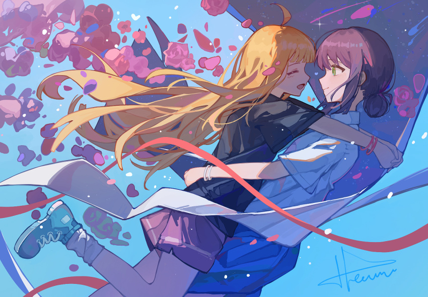 2girls, arms_around_another's_waist, arms_around_neck, artist_name, black_hair, black_shirt, blonde_hair, blue_background, blush, bracelet, cho_kaguya-hime!, closed_eyes, commentary, face-to-face, facing_another, flower, from_side, green_eyes, heanna, jewelry, kaguya_(cho_kaguya-hime!), long_hair, looking_at_another, multiple_girls, pink_shorts, profile, rose, sakayori_iroha, shirt, short_sleeves, shorts, signature, smile, very_long_hair, white_shirt, yuri
