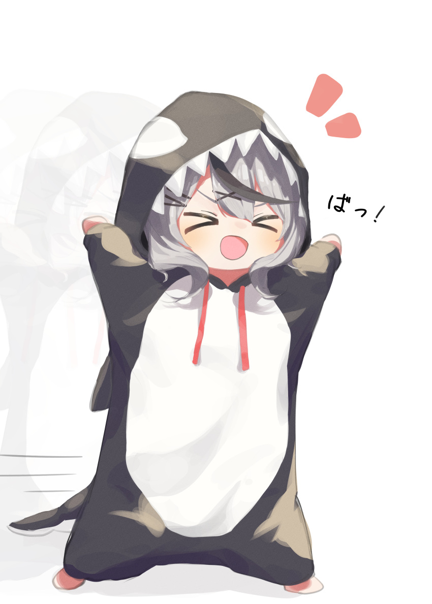 >_<, absurdres, black_hair, chibi, chibi_only, commentary_request, cosplay, grey_hair
