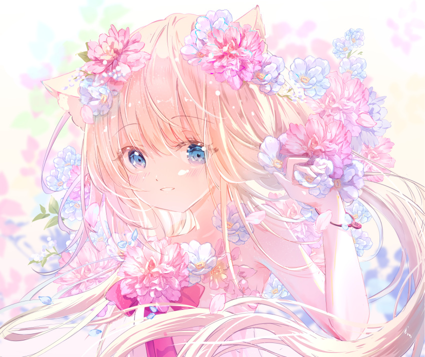 1girl, absurdres, animal_ear_fluff, animal_ears, bilingual_commentary, blonde_hair, blue_eyes, chinese_commentary