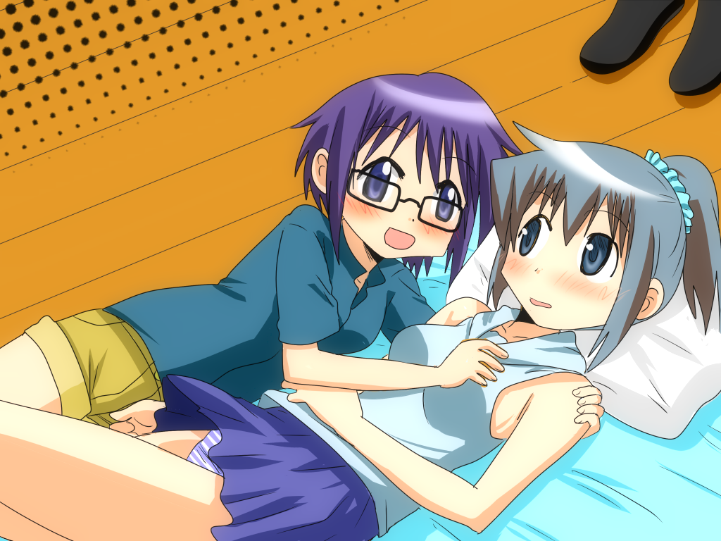 blush, glasses, hidamari_sketch, hiro, karuta_(karuta01), lying, multiple_girls, nori