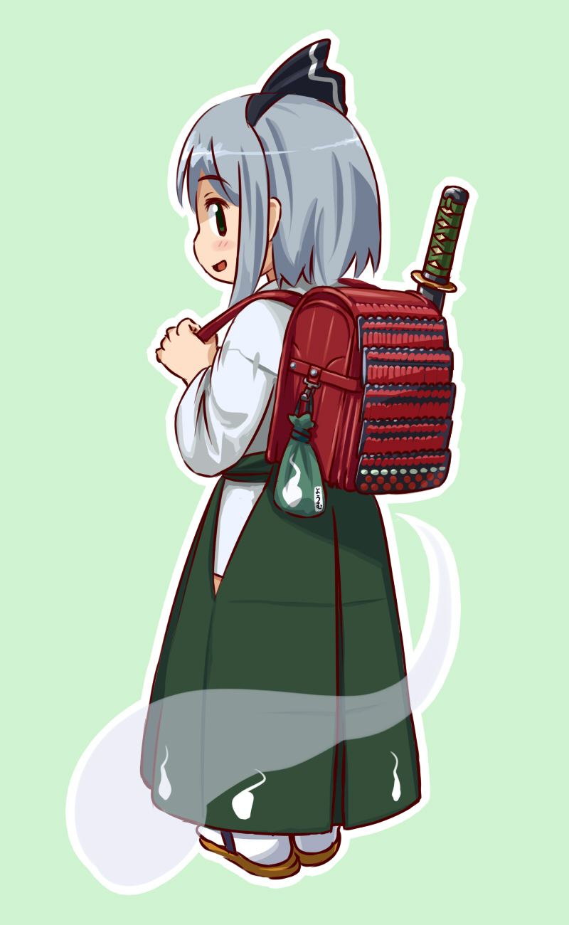 adapted_costume, aka-kabuto_no_gema, akachuu_no_gema, armor, backpack, bag, child, green_background, hakama, highres, japanese_clothes, katana, kinchaku, konpaku_youmu, konpaku_youmu_(ghost), randoseru, samurai_armor, sandals, short_hair, silver_hair, solo, sword, tabi, touhou, weapon, young