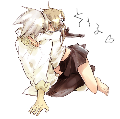 feet, hands, hug, katsura_miya, kiss, lowres, maka_albarn, soul_eater