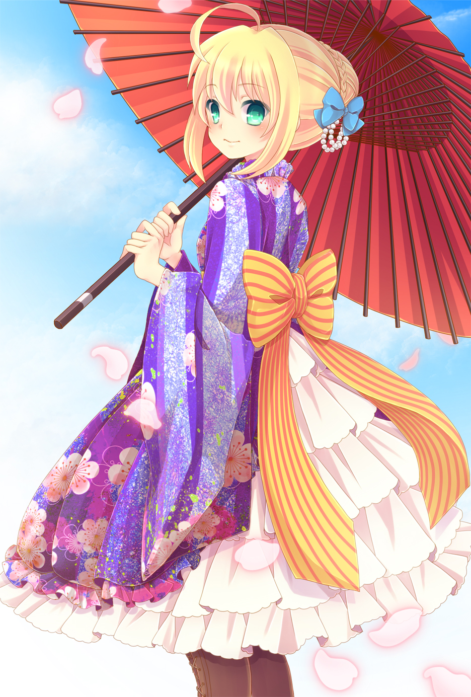 ahoge, blonde_hair, fate/stay_night, fate_(series), green_eyes, hair_ribbon, highres, japanese_clothes, kimono, kimono_skirt, lolita_fashion, makosuke, parasol, petals, ribbon, saber, solo, umbrella, wa_lolita