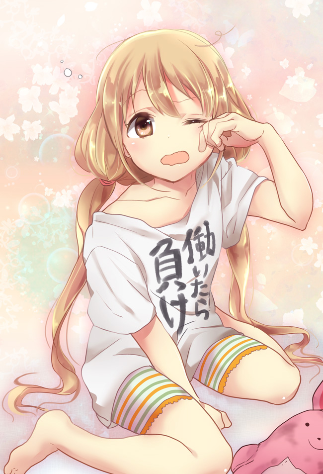 barefoot, blonde_hair, brown_eyes, clothes_writing, clothing_writing, futaba_anzu, idolmaster, idolmaster_cinderella_girls
