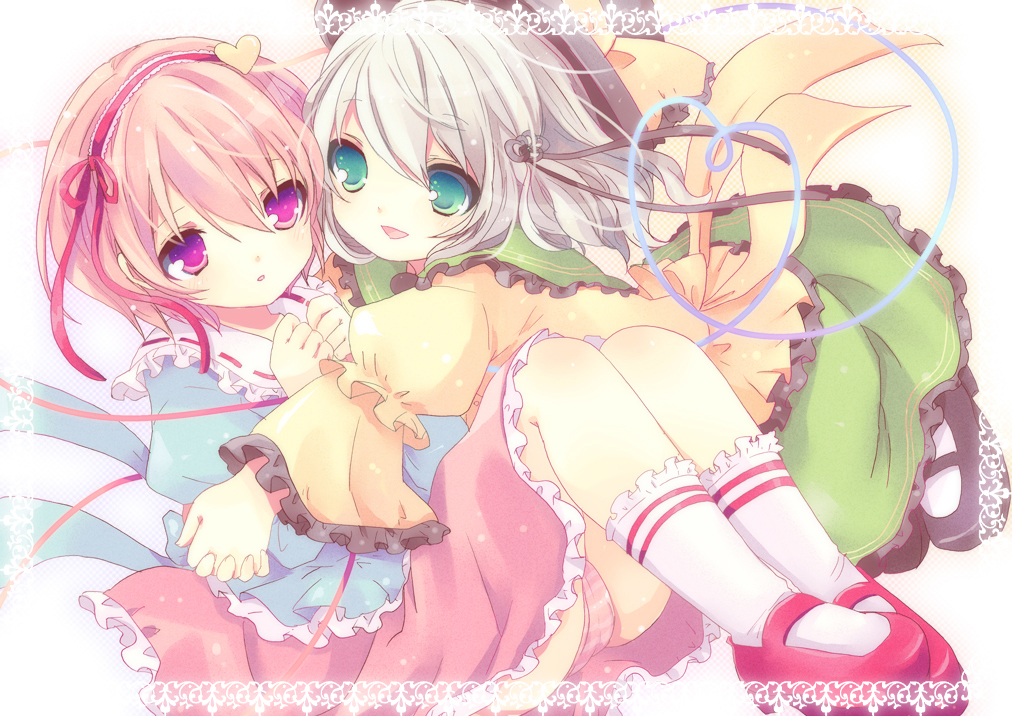 green_eyes, hair_ribbon, hairband, hat, hat_ribbon, heart, heart_of_string, hug
