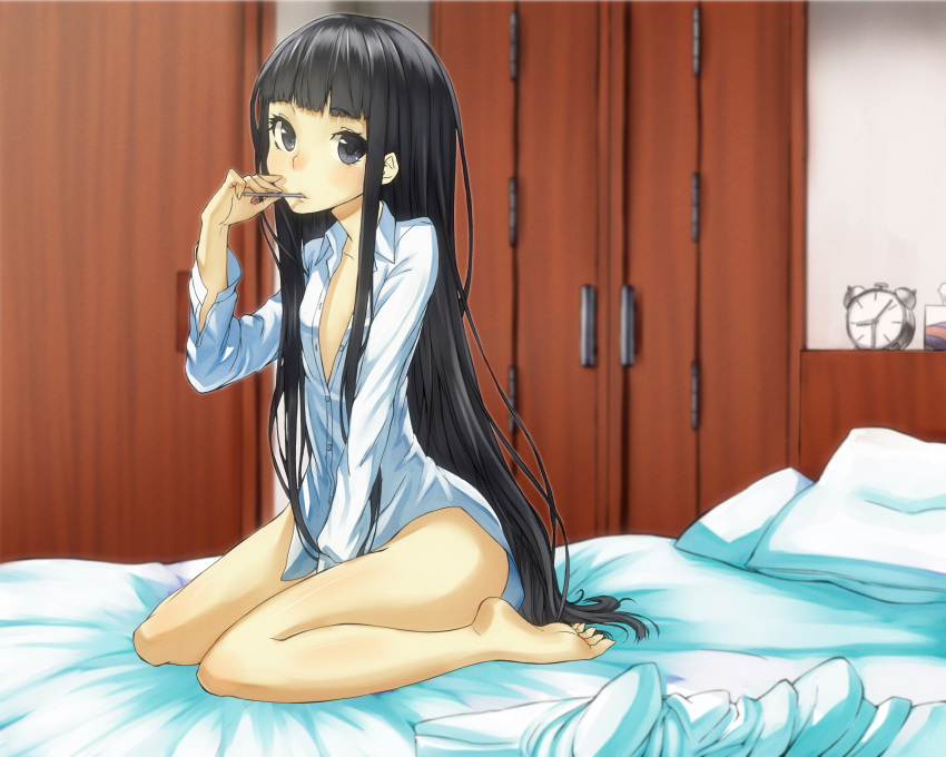 barefoot, bed, black_eyes, black_hair, flat_chest, highres, inu_x_boku_ss, kneeling