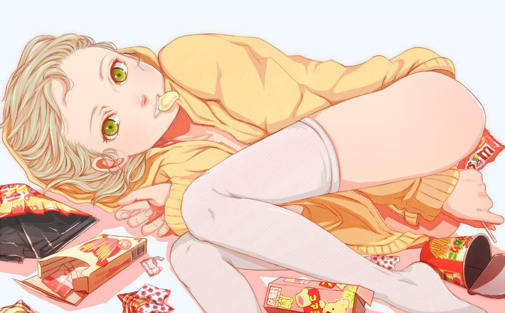 bad_id, blonde_hair, chips, dress, green_eyes, hoodie, huang_baoling, legs