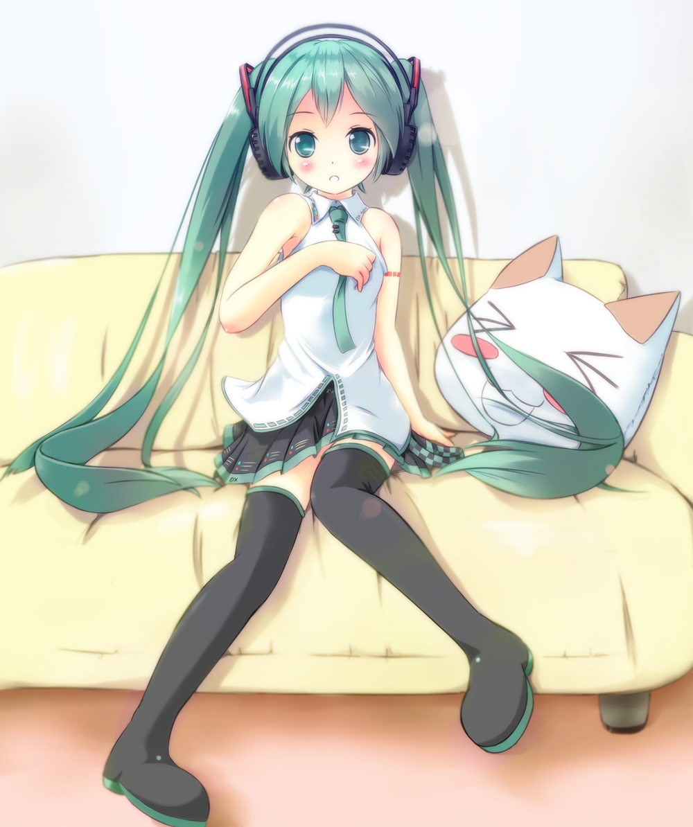 >_<, bare_shoulders, blush, boots, couch, doko_demo_issho, green_eyes, green_hair