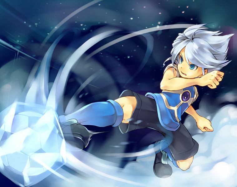 ball, blue_eyes, chiko_(mizuho), diamond_dust_(inazuma_eleven), hakuryuu_(inazuma_eleven), iceball, inazuma_eleven, inazuma_eleven_(series), inazuma_eleven_go, kicking, male, shorts, silver_hair, soccer_ball, soccer_uniform, solo, suzuno_fuusuke