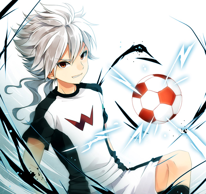 ball, brown_eyes, grin, hakuryuu_(inazuma_eleven), inazuma_eleven, inazuma_eleven_(series), inazuma_eleven_go, male, meru96, ponytail, shorts, silver_hair, smile, soccer_ball, soccer_uniform, solo, yume_(meru), zero_(inazuma_eleven)