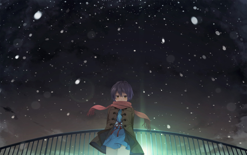 b.k., coat, glasses, highres, ichikura_(bk), looking_at_viewer, nagato_yuki, purple_hair, railing, scarf, school_uniform, short_hair, snow, snowing, solo, suzumiya_haruhi_no_shoushitsu, suzumiya_haruhi_no_yuuutsu, winter, yellow_eyes