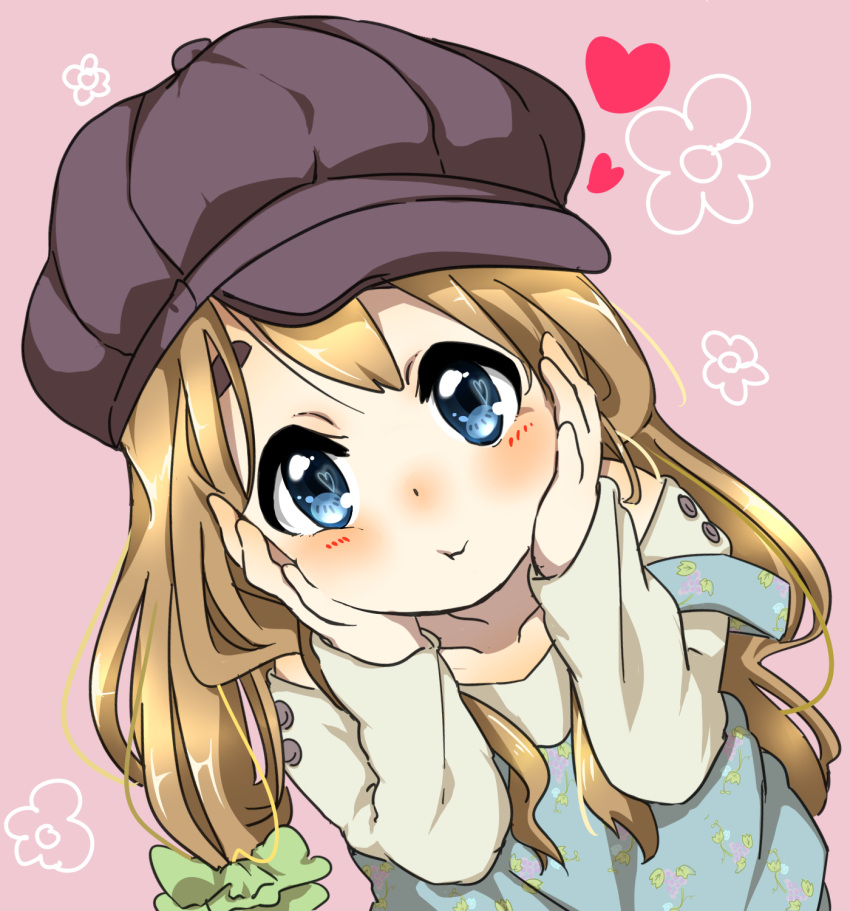 1girl, blonde_hair, blue_eyes, blush, bow, cabbie_hat, casual, cheek_squash, hair_bow, hat, heart, hearts_in_eyes, highres, k-on!, kotobuki_tsumugi, long_hair, looking_at_viewer, pink_background, poruka, solo