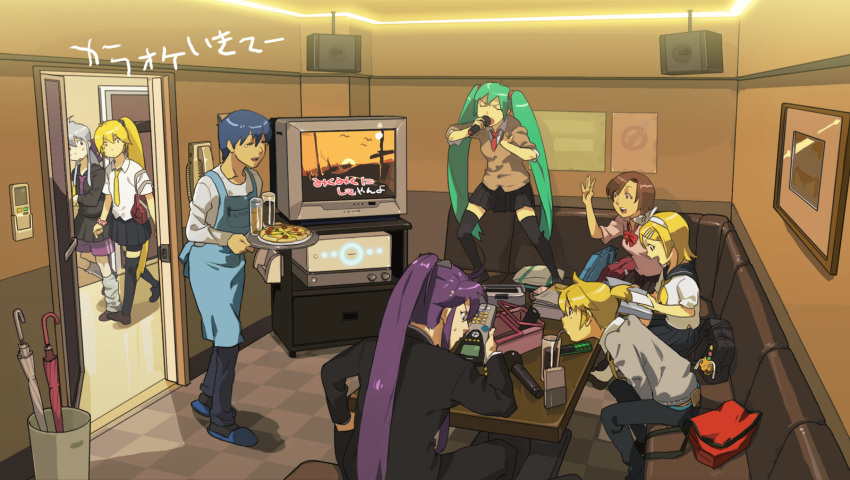 bad_id, corded_phone, drinking, drinking_glass, food, hatsune_miku, highres, kagamine_len, kagamine_rin, kaito, kamui_gakupo, karaoke, meiko, microphone, miku_miku_ni_shite_ageru_(vocaloid), phone, pizza, room, singing, spoo, table, television, umbrella, urayama, vocaloid, voyakiloid, widescreen, yowane_haku