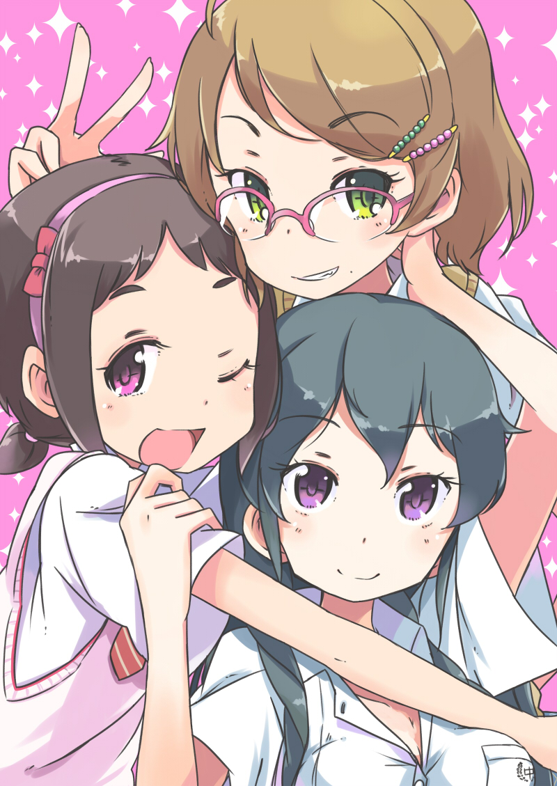;d, black_hair, brown_hair, glasses, green_eyes, grin, hair_ornament, hairband