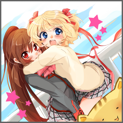 blonde_hair, blue_eyes, brown_hair, cat, doruji, hug, kamikita_komari, little_busters!!, long_hair, lowres, multiple_girls, natsu_(norari_kurari), natsume_rin, ponytail, red_eyes, school_uniform, short_hair