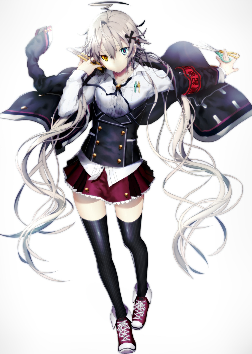 ahoge, armband, black_legwear, boxcutter, brooch, grey_hair, hair_ornament, heterochromia