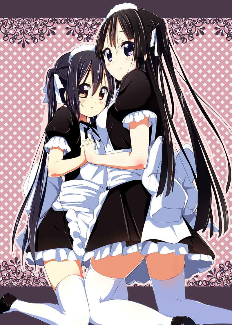 akiyama_mio, black_hair, blush, brown_eyes, diamond_background, hair_ribbon, holding, holding_hands