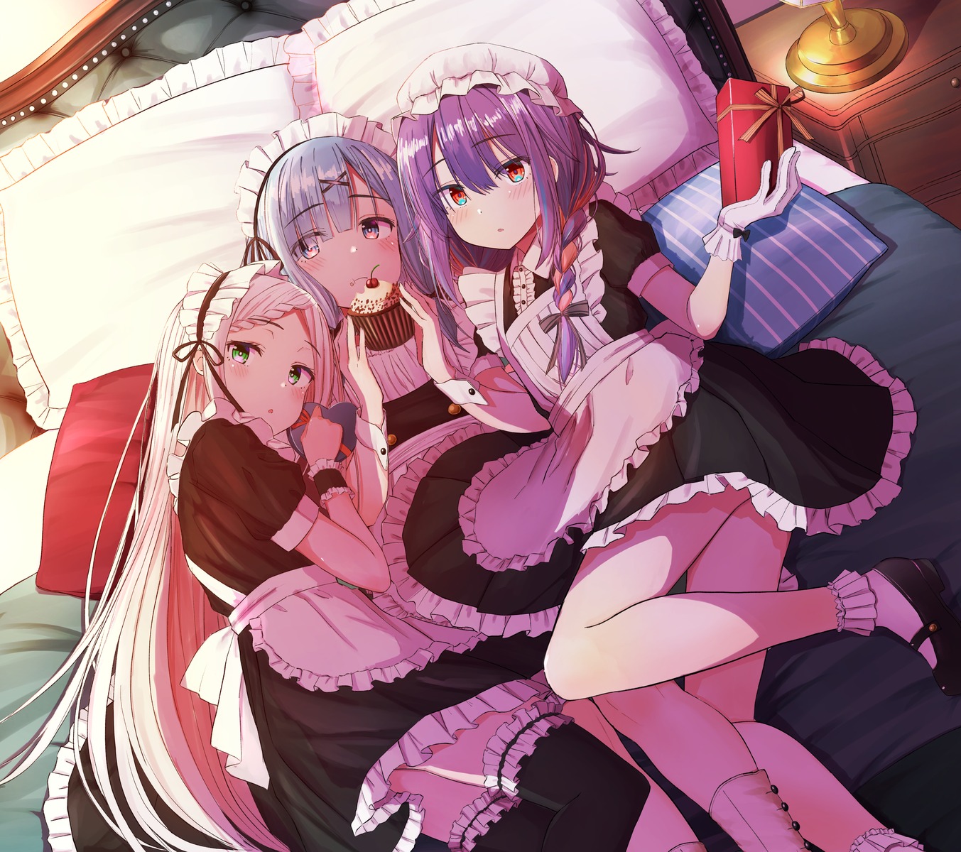 iroha_nanairo_(urushiushiru), maid, makuno_suzu_(urushiushiru), otoo_kanade_(urushiushiru), skirt_lift, thighhighs, urushiushiru, valentine