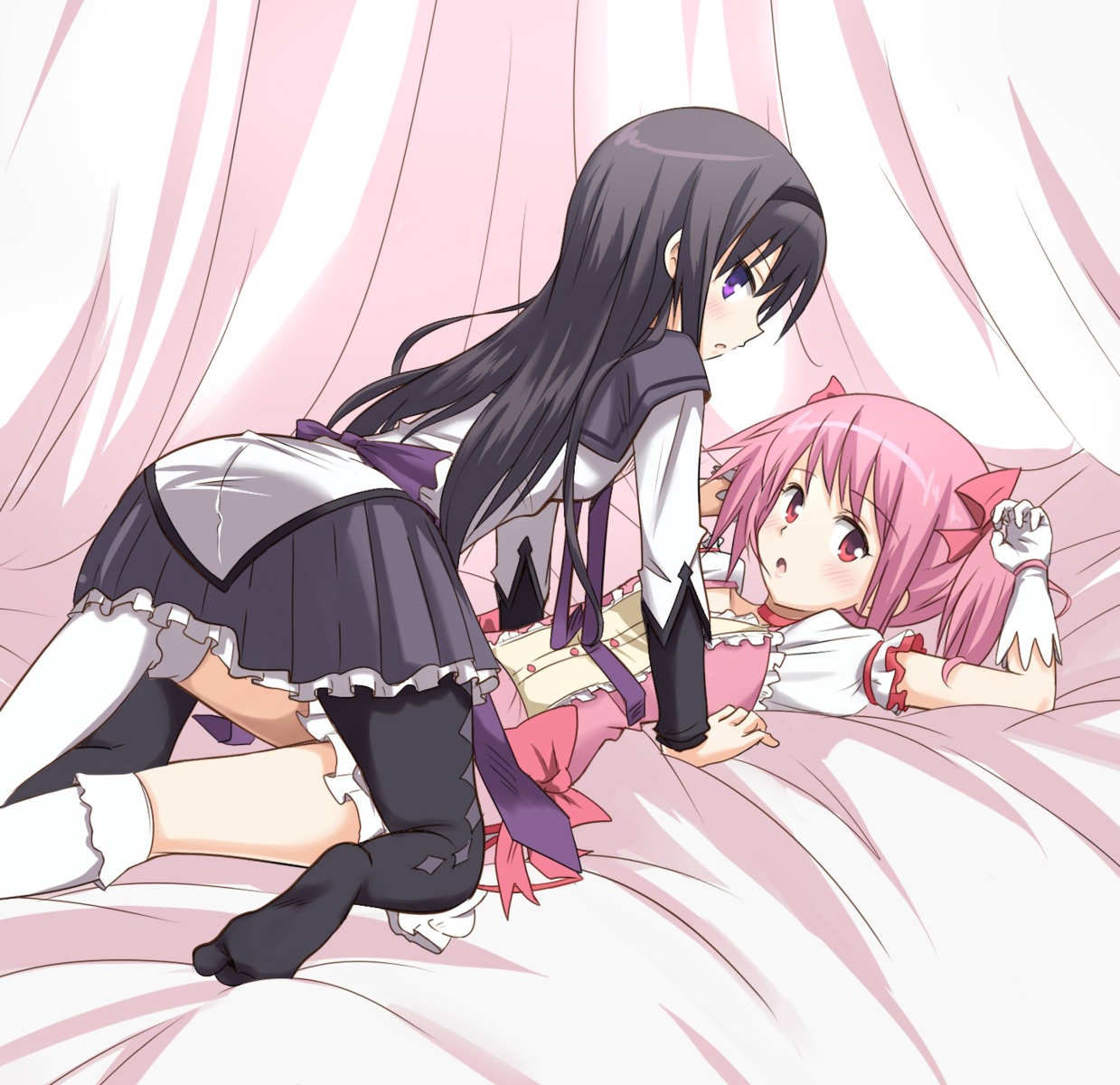 akemi_homura, kaname_madoka, mahou_shoujo_madoka_magica, nuclear, pantyhose, thighhighs, yuri