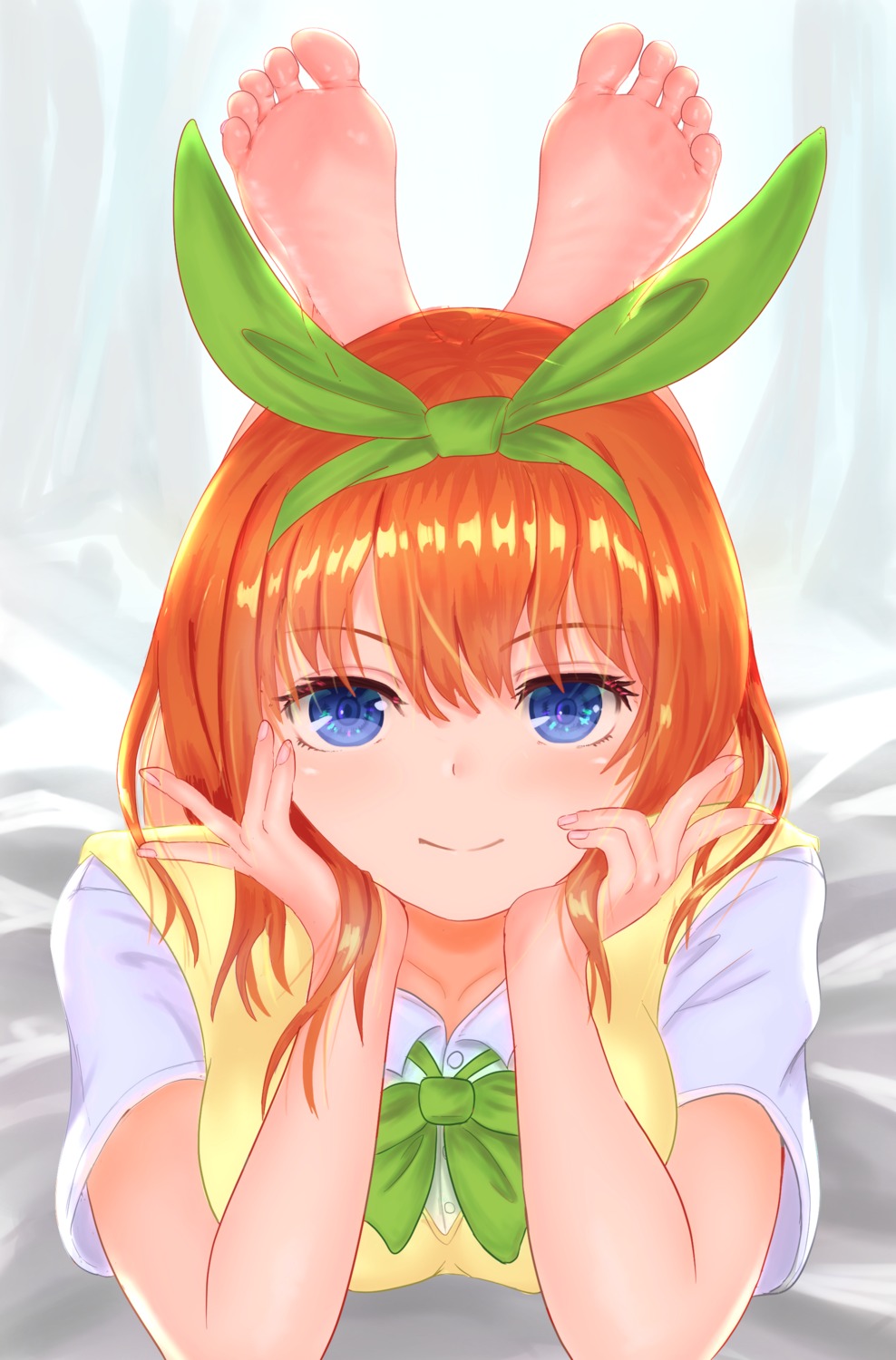 5-toubun_no_hanayome, bulky_sun, feet, nakano_yotsuba, seifuku, sweater