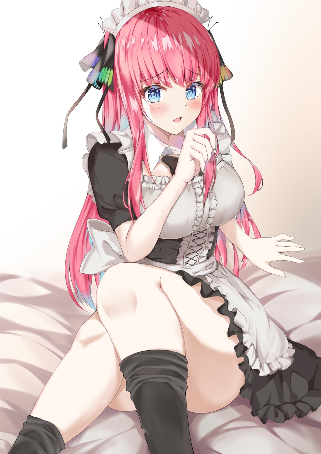 5-toubun_no_hanayome, breast_hold, maid, nakano_nino, shizuku_(shizukusushi), skirt_lift