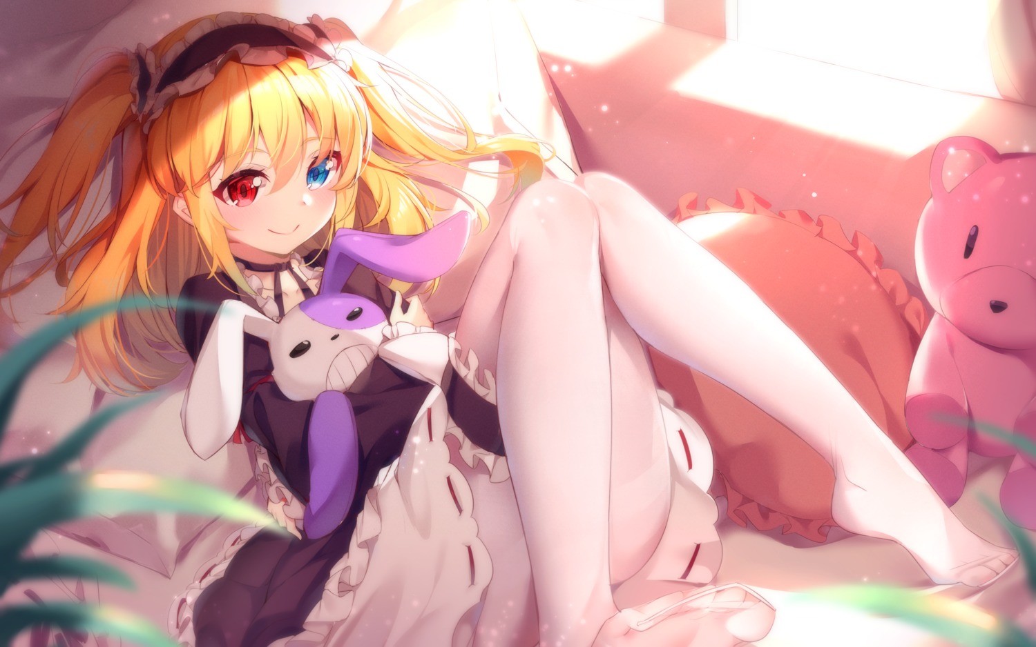 boku_wa_tomodachi_ga_sukunai, dress, feet, garter, gothic_lolita, hasegawa_kobato, heterochromia, lolita_fashion, nahaki, pantyhose, skirt_lift