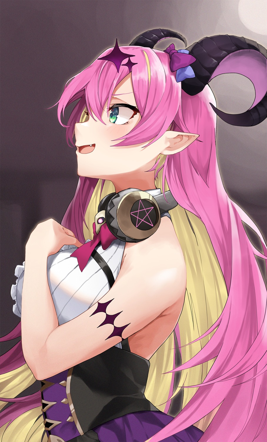 headphones, hololive, horns, mano_aloe, pointy_ears, toto_(kuro_toto)