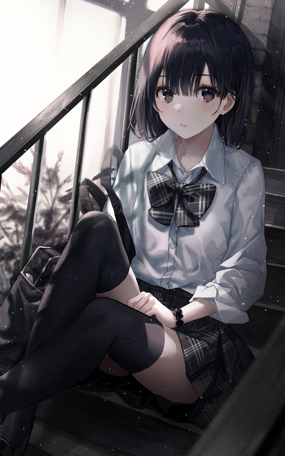 seifuku, skirt_lift, thighhighs, yohaku