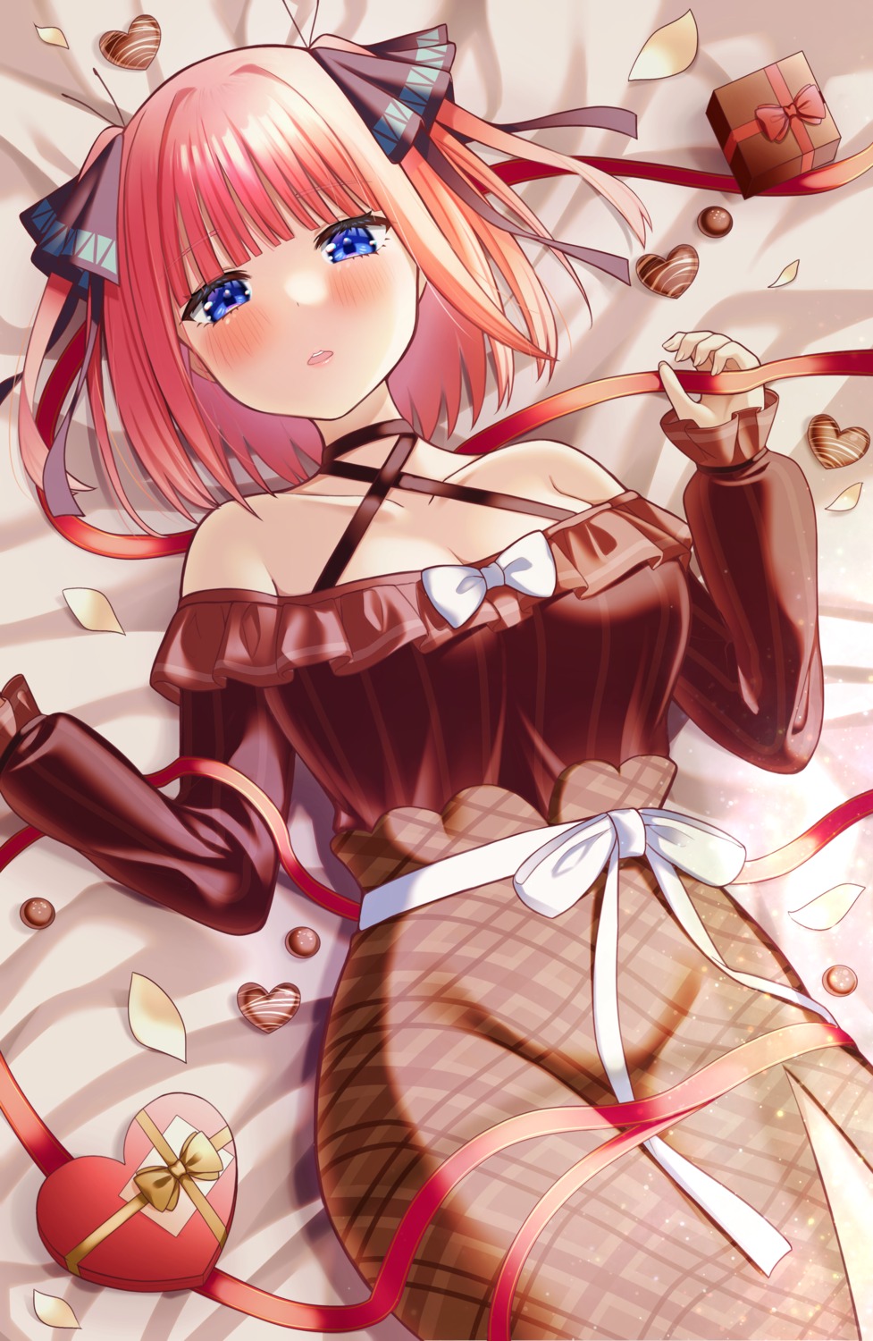 5-toubun_no_hanayome, cleavage, kurosaki_coco, nakano_nino, valentine